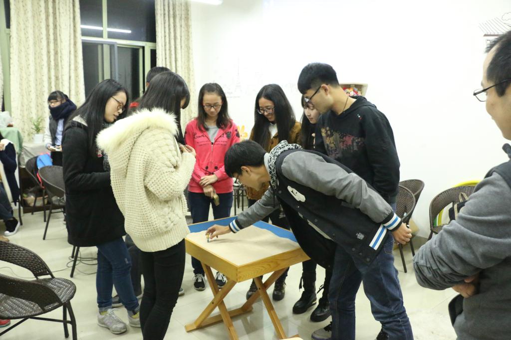 学生参与沙盘游戏